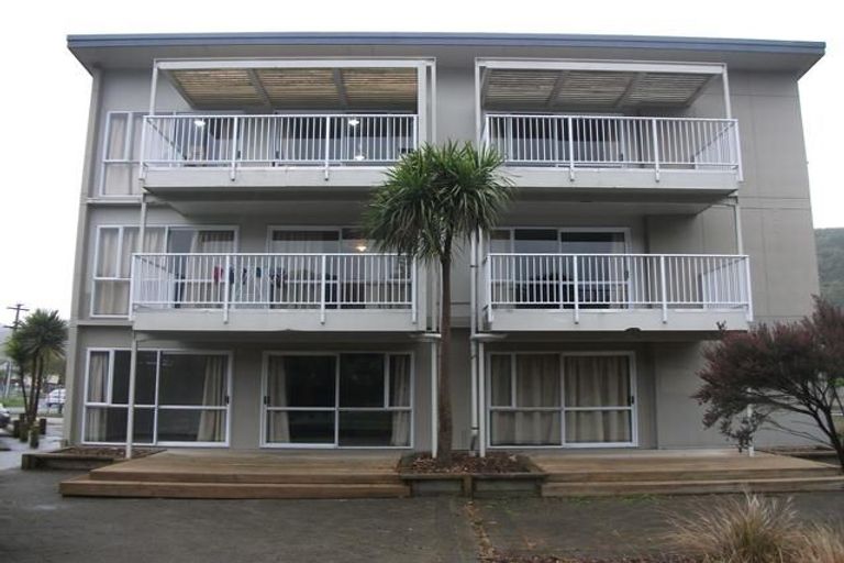 Photo of property in 95 Farmer Crescent, Taita, Lower Hutt, 5011