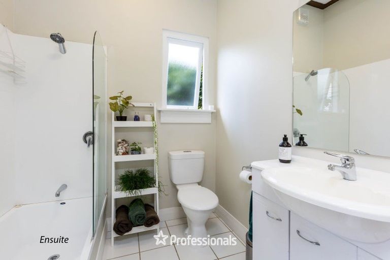 Photo of property in 30 Gloucester Street, Silverstream, Upper Hutt, 5019