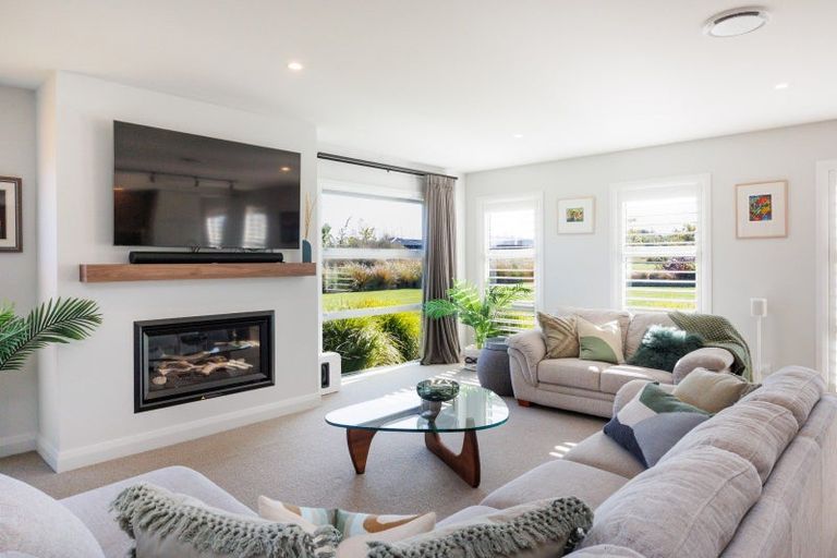 Photo of property in 9 Paterson Lane, Kelvin Grove, Palmerston North, 4470