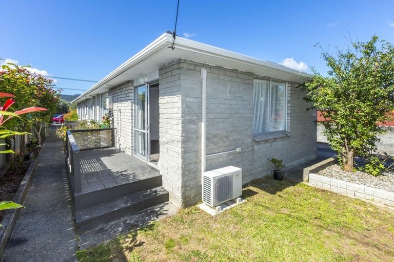 Photo of property in 2/39 Palmer Court, Silverstream, Upper Hutt, 5019