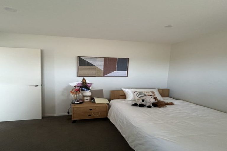 Photo of property in 39 Meadowcroft Grove, Johnsonville, Wellington, 6037