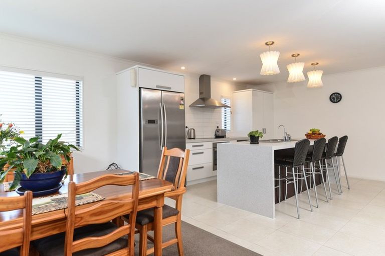 Photo of property in 56 Farnborough Drive, Grandview Heights, Hamilton, 3200