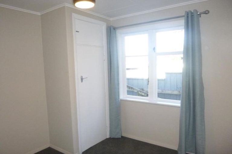 Photo of property in 121 Wellington Road, Wainuiomata, Lower Hutt, 5014