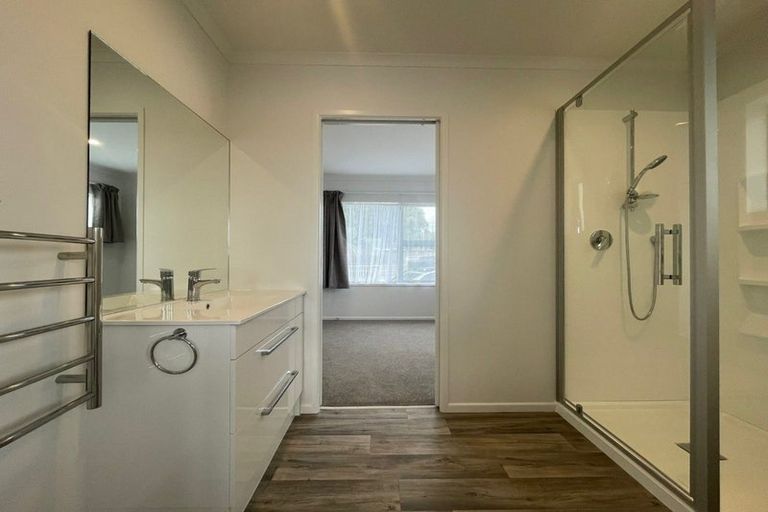 Photo of property in 51 Verran Road, Birkenhead, Auckland, 0626