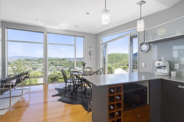 Photo of property in 121 Nevay Road, Miramar, Wellington, 6022