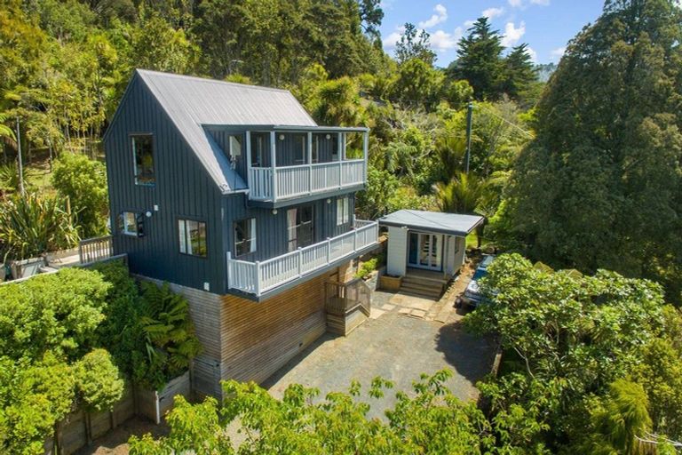 Photo of property in 136 Mountain Road, Henderson Valley, Auckland, 0612