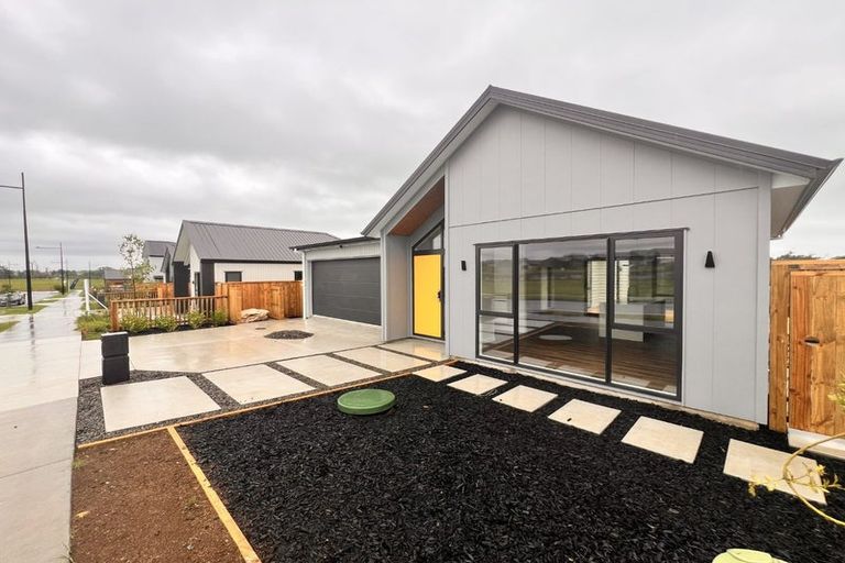 Photo of property in 10 Kobe Street, Karaka, 2580