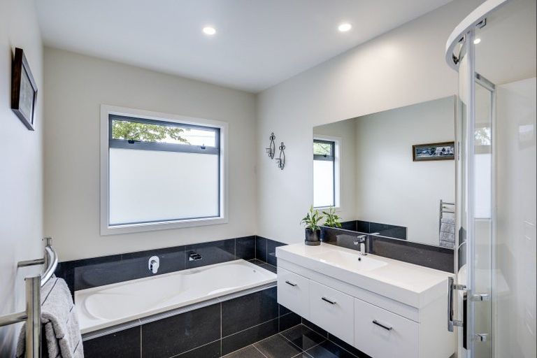 Photo of property in 81 Arataki Road, Havelock North, 4130