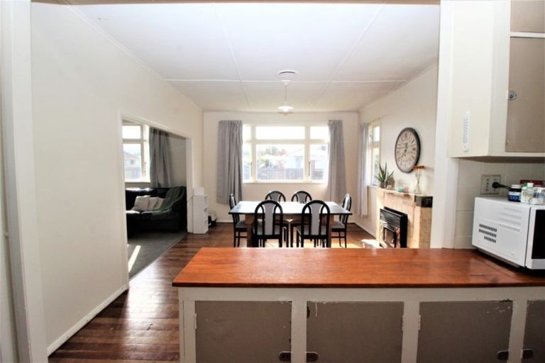 Photo of property in 14 Atkinson Street, Woodville, 4920