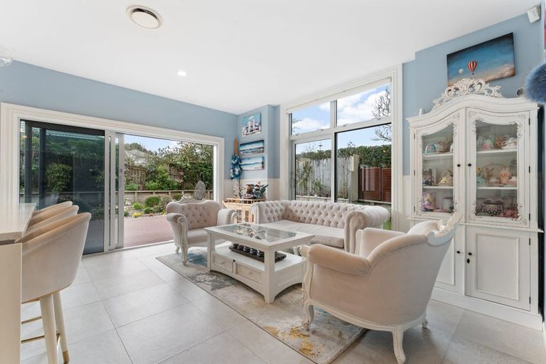 Photo of property in 17 Te Hoe Grove, Pinehill, Auckland, 0632