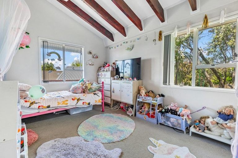 Photo of property in 60 Forest Hill Road, Henderson, Auckland, 0612