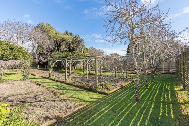 Photo of property in 14 Ngarara Road, Waikanae, 5036