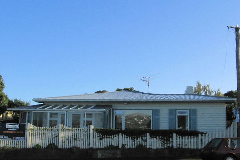 Photo of property in 1 Sunset Parade, Plimmerton, Porirua, 5026