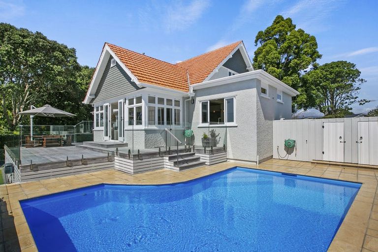 Photo of property in 14 Glen Almond Street, New Plymouth, 4310