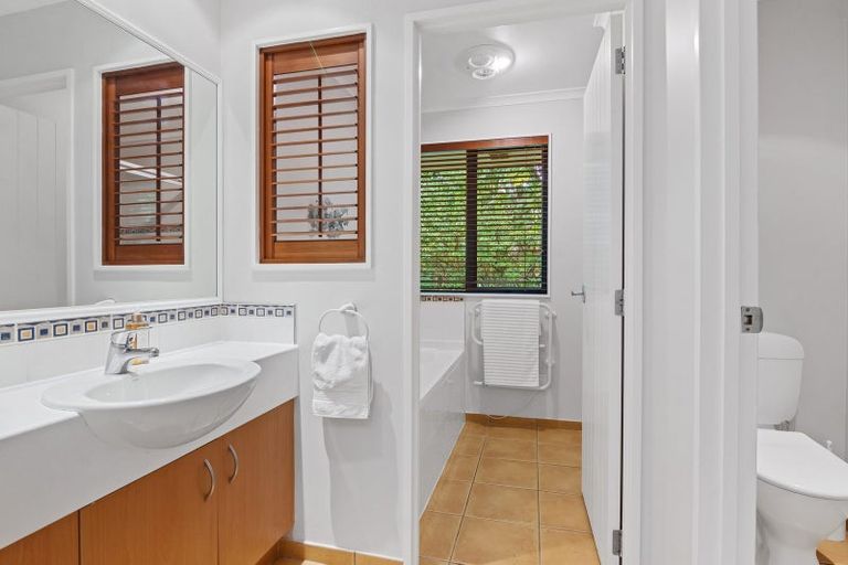 Photo of property in 59a Lonely Road, Fairview Heights, Auckland, 0632