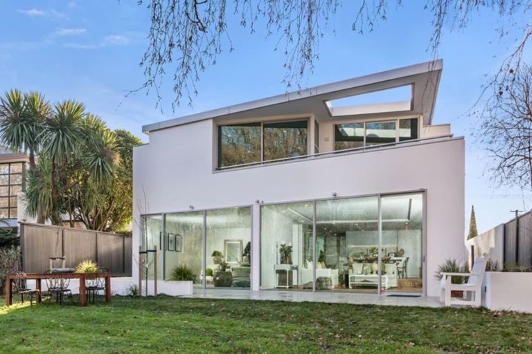 Photo of property in 16 Carlton Mill Road, Merivale, Christchurch, 8014