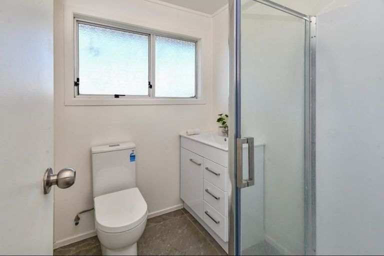 Photo of property in 2/15 Frobisher Way, Clendon Park, Auckland, 2103
