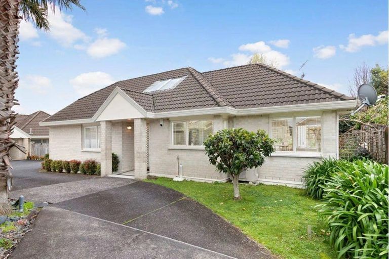 Photo of property in 1/19 Driscoll Place, Farm Cove, Auckland, 2010