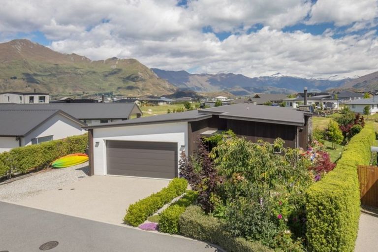 Photo of property in 5 Edgewood Place, Wanaka, 9305