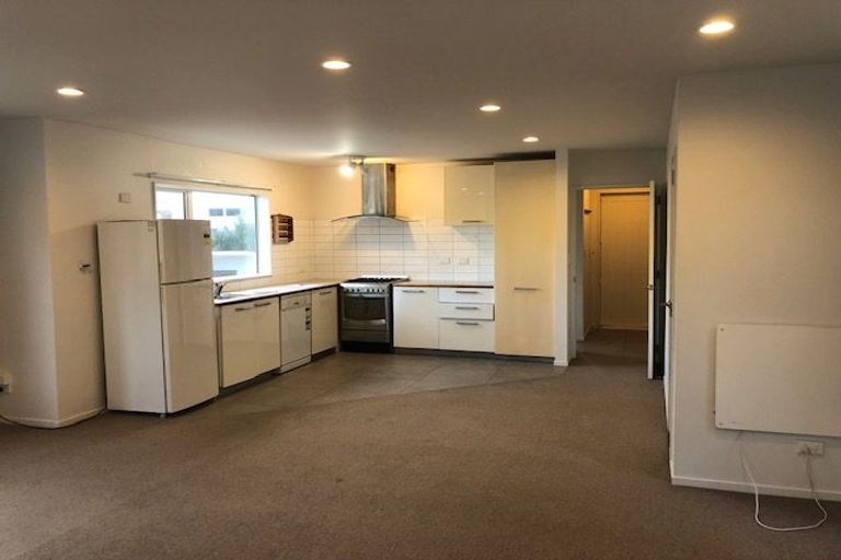 Photo of property in 10 Kopiko Way, Brooklyn, Wellington, 6021