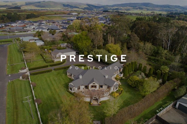 Photo of property in 5 Waicola Drive, Fitzherbert, Palmerston North, 4471