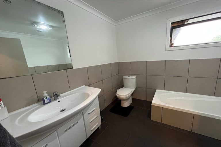 Photo of property in 28 Station Road, Marton, 4710