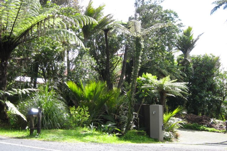 Photo of property in 501 Scenic Drive, Waiatarua, Auckland, 0612