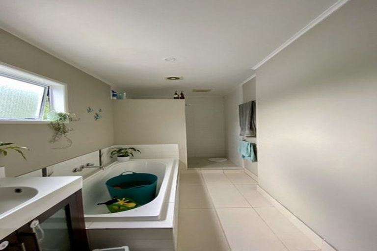 Photo of property in 52 Stillwater Crescent, Stillwater, Silverdale, 0993