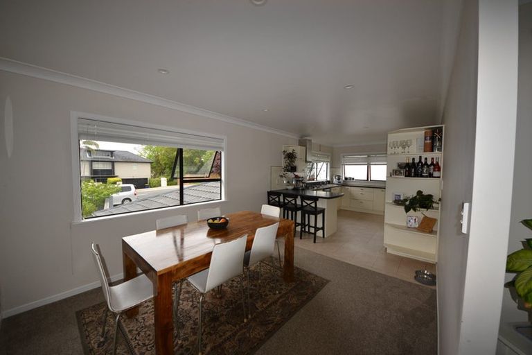 Photo of property in 2/42 Aberdeen Road, Campbells Bay, Auckland, 0620