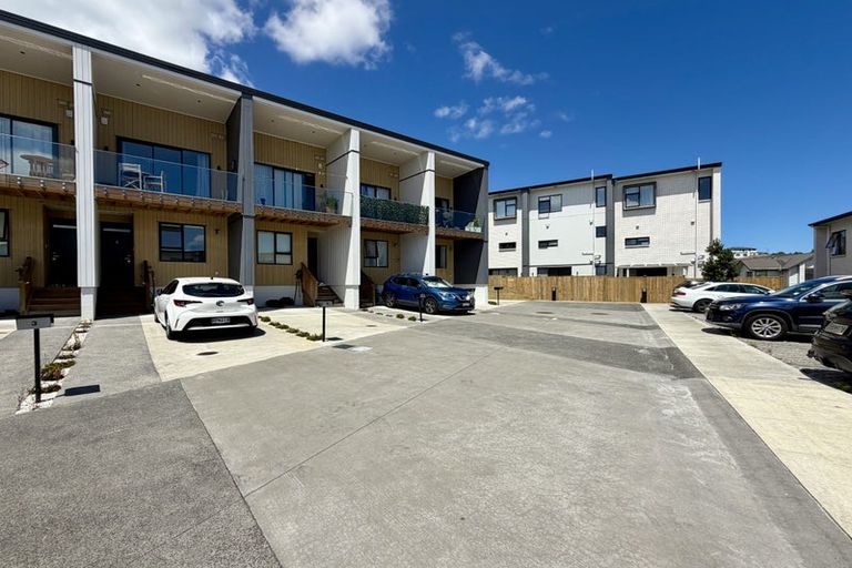 Photo of property in 5 Arura Place, Massey, Auckland, 0614