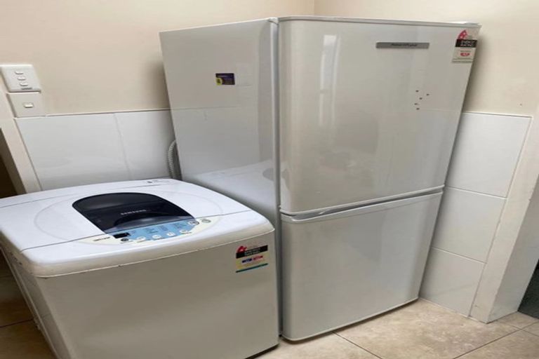 Photo of property in 37 Sunset Road, Totara Vale, Auckland, 0632