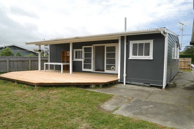 Photo of property in 17 Hemara Street, Waikanae Beach, Waikanae, 5036