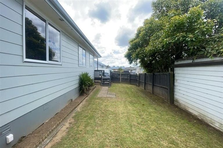 Photo of property in 2/4 Silver Creek Road, Weymouth, Auckland, 2103