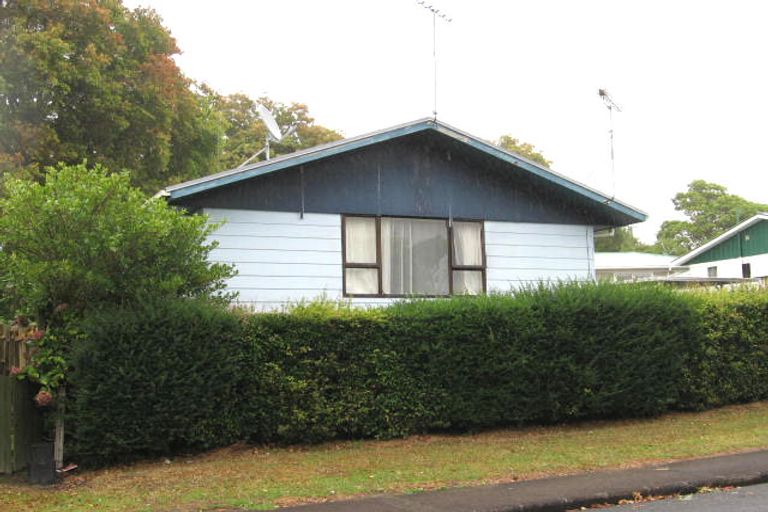 Photo of property in 2/1 Tracey Terrace, Te Atatu South, Auckland, 0602