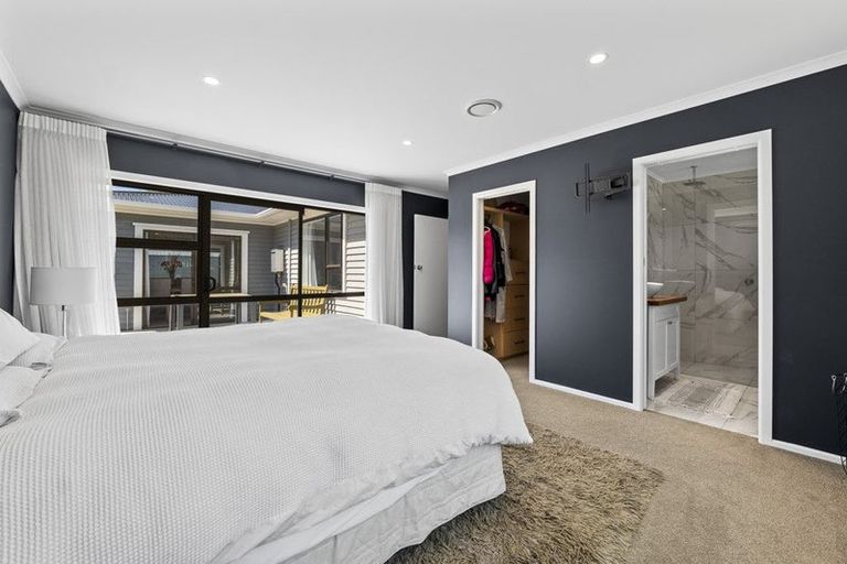 Photo of property in 14 Bromley Place, Westown, New Plymouth, 4310