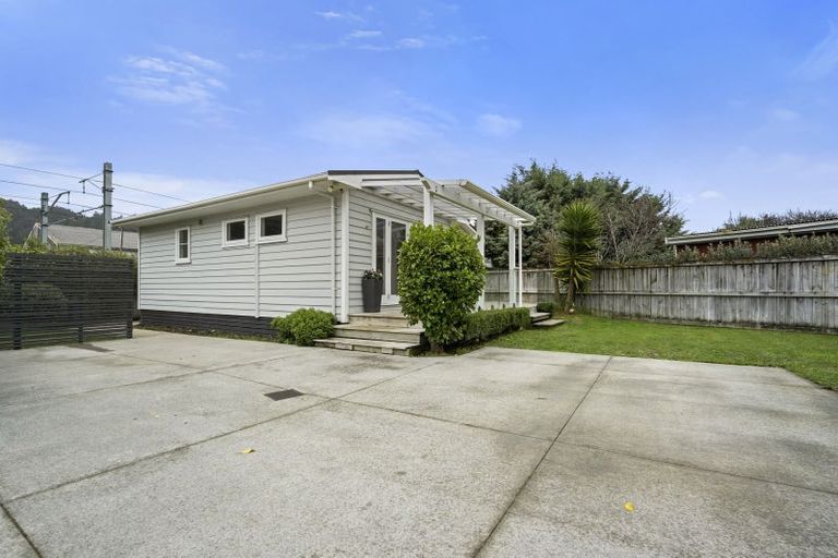 Photo of property in 6a Petherick Street, Taita, Lower Hutt, 5011