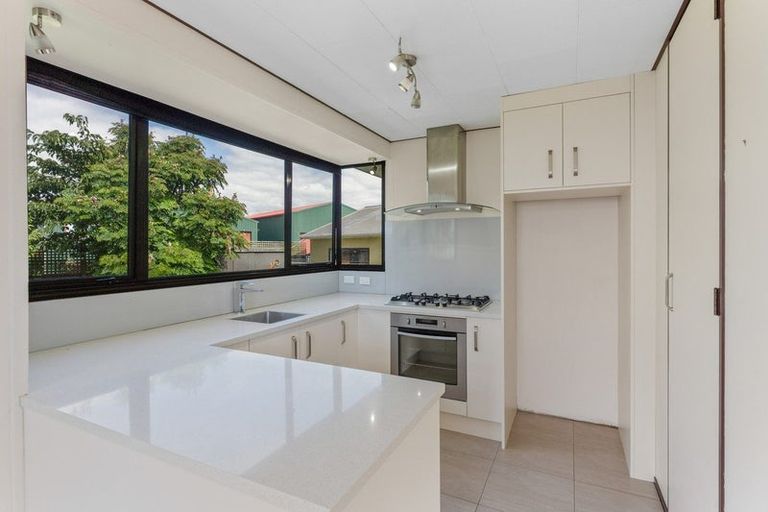 Photo of property in 10 Robert Grove, Paraparaumu, 5032