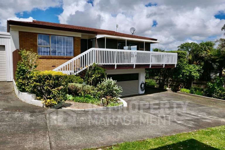 Photo of property in 2/77 Prince Regent Drive, Half Moon Bay, Auckland, 2012