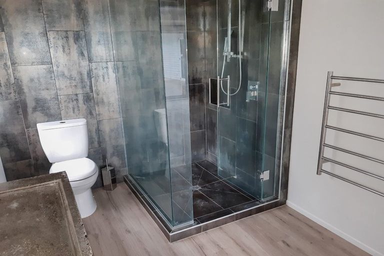 Photo of property in 110 Tiroroa Avenue, Te Atatu South, Auckland, 0610