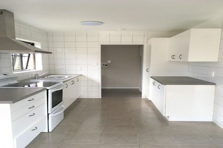 Photo of property in 553 Swanson Road, Ranui, Auckland, 0612