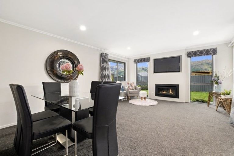 Photo of property in 5 Magnetic Place, Cromwell, 9310