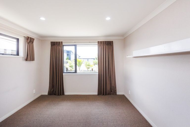 Photo of property in 33 Rodeo Drive, Kelvin Grove, Palmerston North, 4414