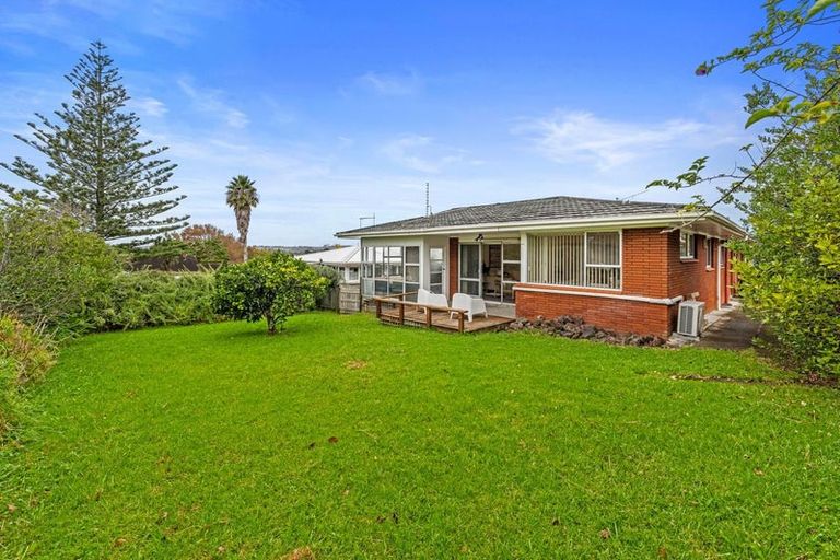 Photo of property in 2/4 Larne Avenue, Pakuranga Heights, Auckland, 2010