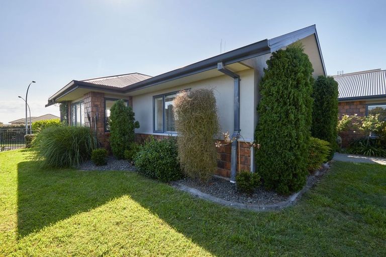 Photo of property in 16 Olive Close, Omokoroa, 3114