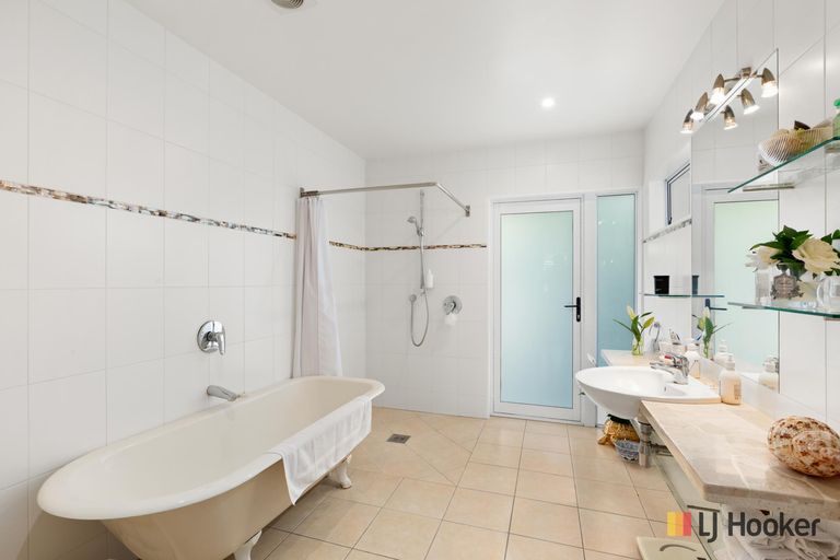 Photo of property in 1 Queen Street, Waihi Beach, 3611