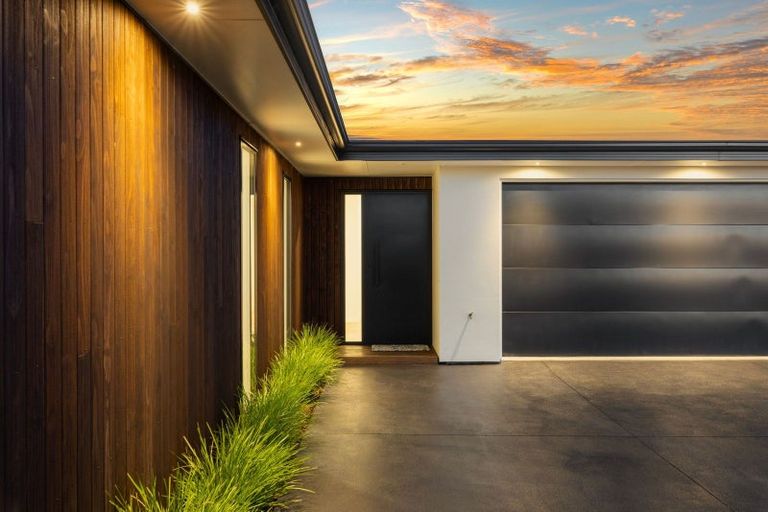 Photo of property in 10 Eaglesfield Close, Westmorland, Christchurch, 8025