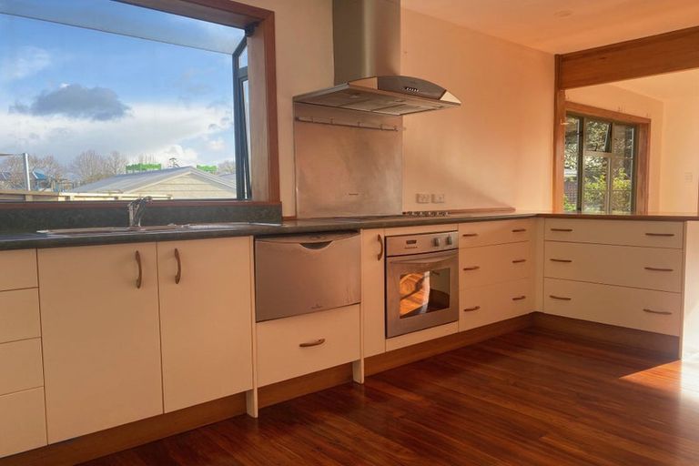 Photo of property in 21 Otakau Road, Milford, Auckland, 0620