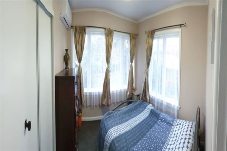 Photo of property in 5 Rosier Road, Glen Eden, Auckland, 0602