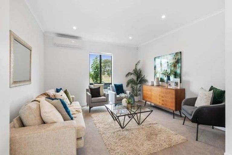 Photo of property in 69 Pepene Avenue, Takanini, 2112