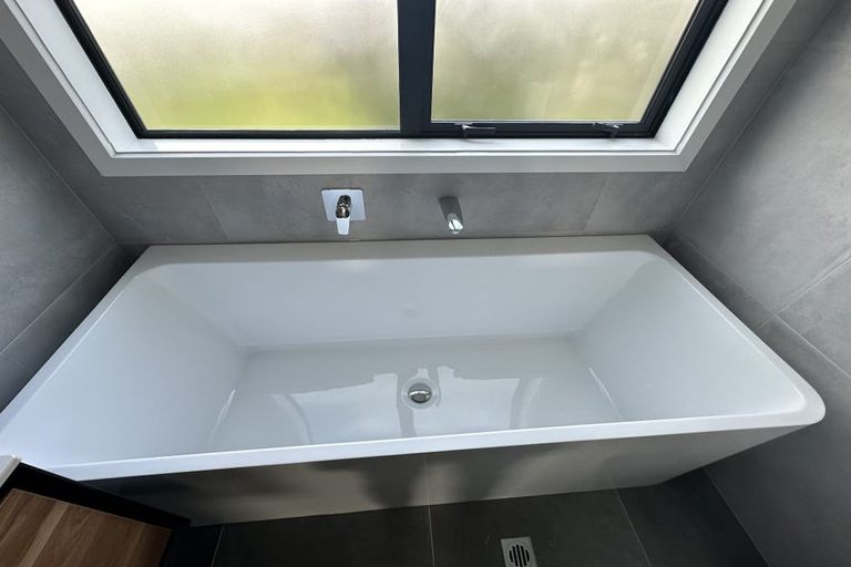 Photo of property in 25a Borrowdace Avenue, Botany Downs, Auckland, 2010